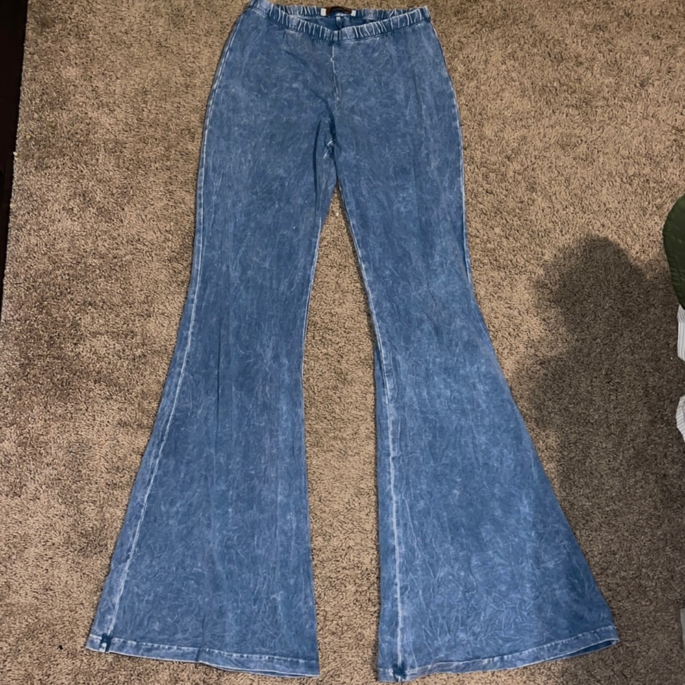 Bell bottom leggings